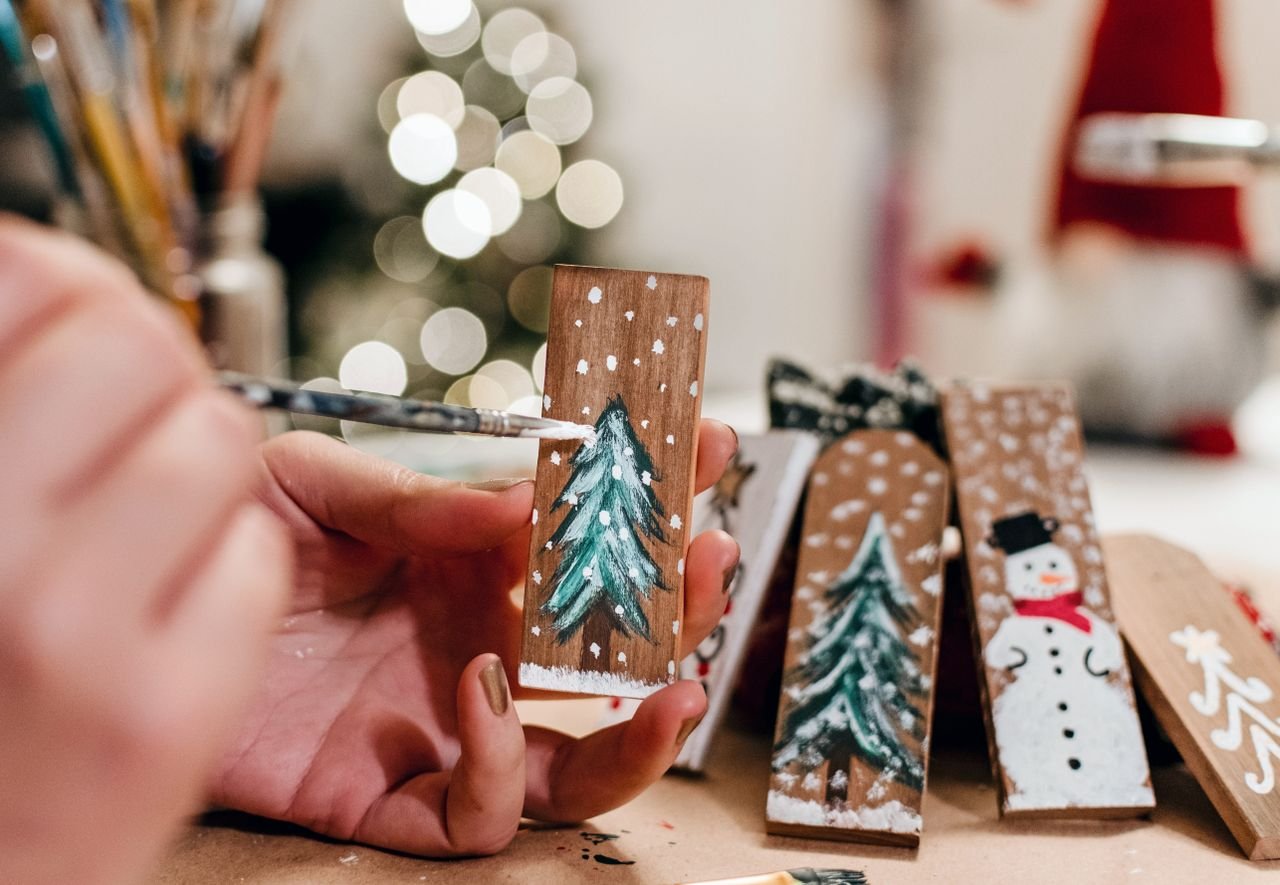 our-services-1 Hand painting wooden Christmas decorations with festive themes. Perfect for holiday crafting.